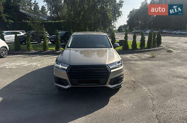 Позашляховик / Кросовер Audi Q7 2018 в 
