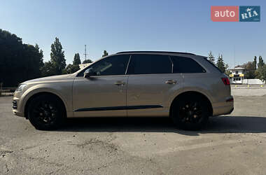 Позашляховик / Кросовер Audi Q7 2018 в 
