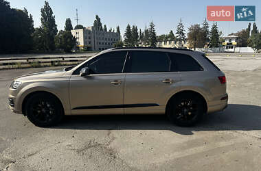 Позашляховик / Кросовер Audi Q7 2018 в 