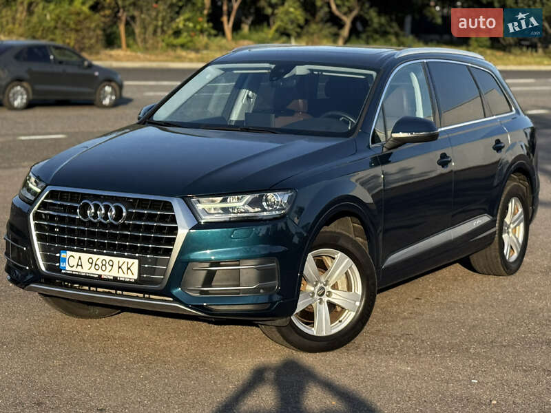 Внедорожник / Кроссовер Audi Q7 2019 в 