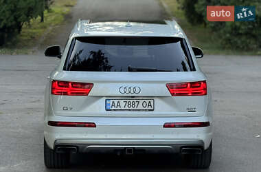 Позашляховик / Кросовер Audi Q7 2016 в 