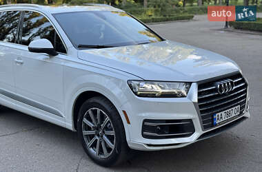 Позашляховик / Кросовер Audi Q7 2016 в 