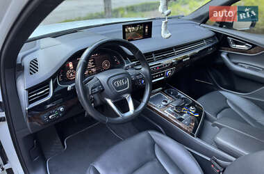 Позашляховик / Кросовер Audi Q7 2016 в 
