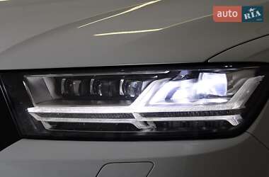 Позашляховик / Кросовер Audi Q7 2016 в 