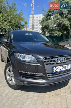 Позашляховик / Кросовер Audi Q7 2015 в 