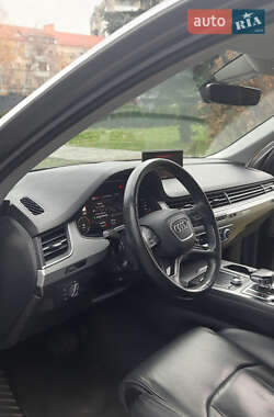 Внедорожник / Кроссовер Audi Q7 2016 в 