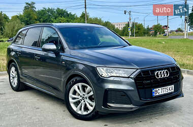 Позашляховик / Кросовер Audi Q7 2021 в 