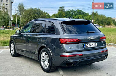 Позашляховик / Кросовер Audi Q7 2021 в 