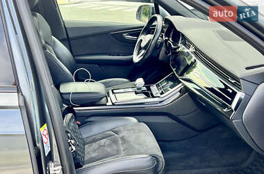 Позашляховик / Кросовер Audi Q7 2021 в 