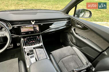 Позашляховик / Кросовер Audi Q7 2021 в 
