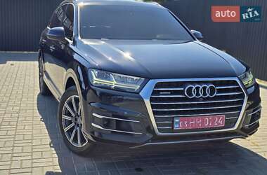 Внедорожник / Кроссовер Audi Q7 2016 в 