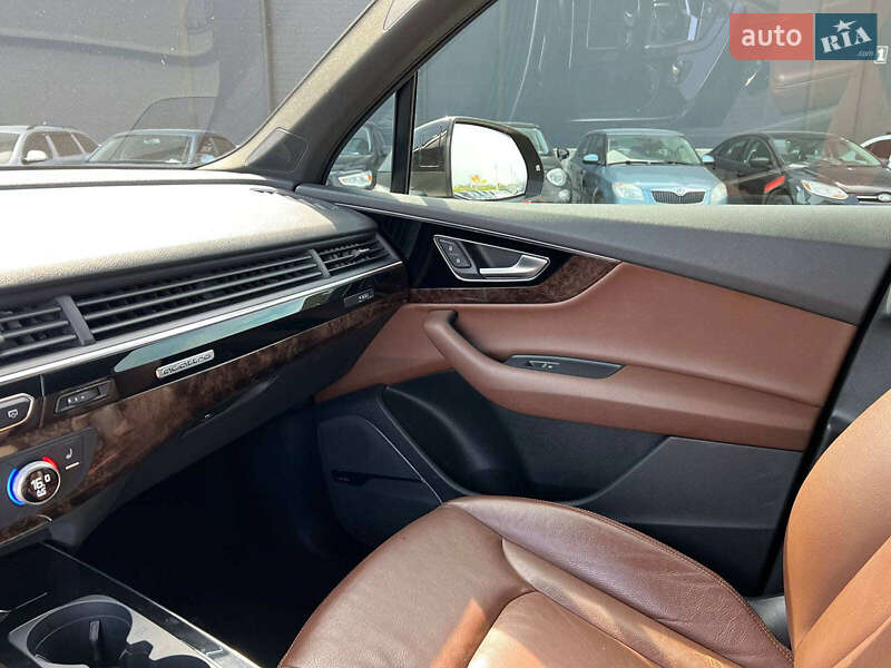 Позашляховик / Кросовер Audi Q7 2017 в Львові