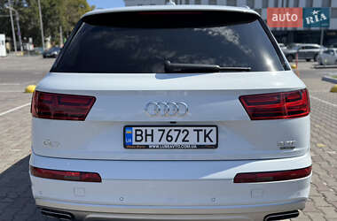 Позашляховик / Кросовер Audi Q7 2016 в 