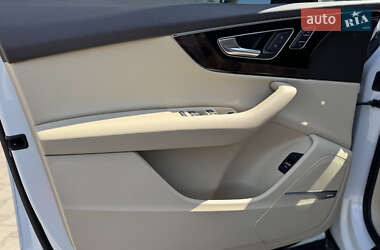 Позашляховик / Кросовер Audi Q7 2016 в 