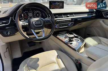 Позашляховик / Кросовер Audi Q7 2016 в 
