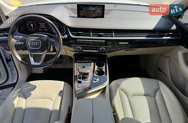 Позашляховик / Кросовер Audi Q7 2016 в 
