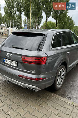 Позашляховик / Кросовер Audi Q7 2018 в 