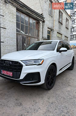 Позашляховик / Кросовер Audi Q7 2020 в 