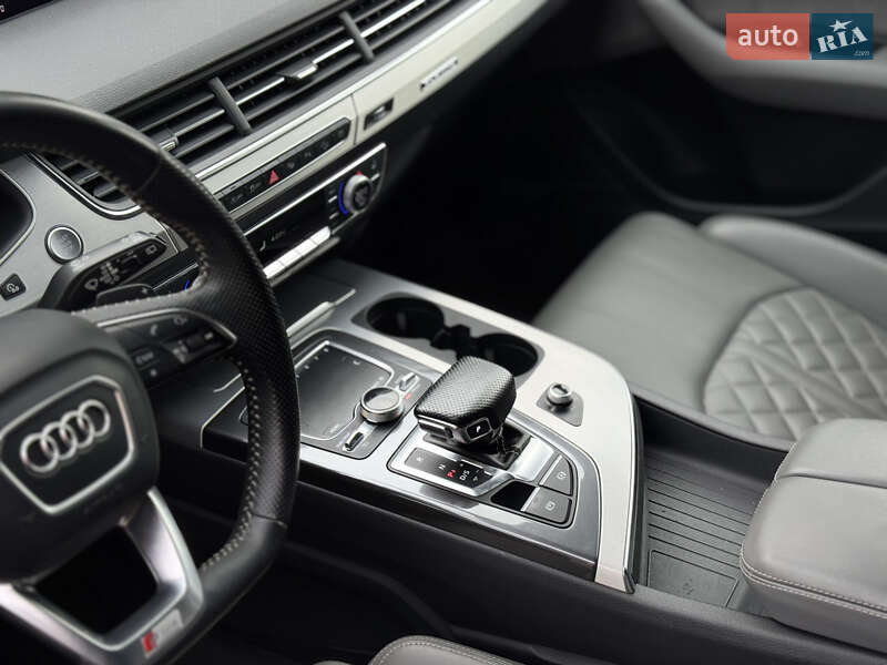 Внедорожник / Кроссовер Audi Q7 2018 в Яремче