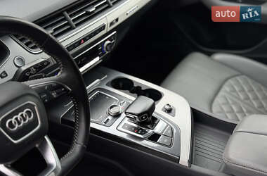Внедорожник / Кроссовер Audi Q7 2018 в 