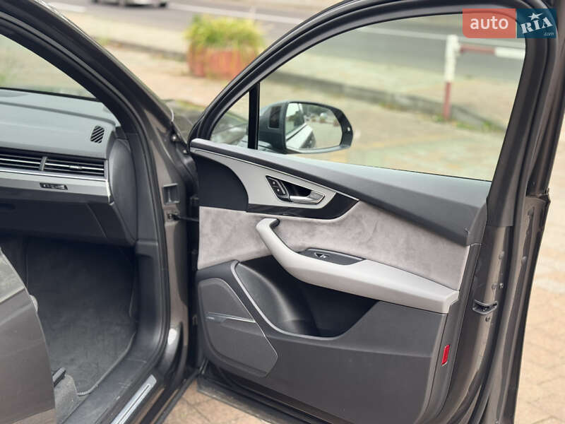 Внедорожник / Кроссовер Audi Q7 2018 в Яремче