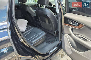 Внедорожник / Кроссовер Audi Q7 2015 в 