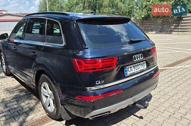 Внедорожник / Кроссовер Audi Q7 2015 в 