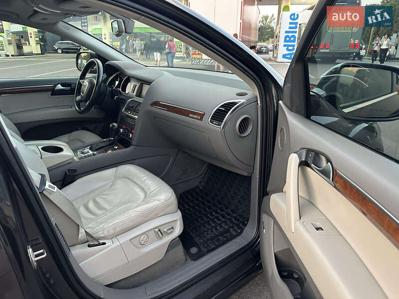 Позашляховик / Кросовер Audi Q7 2010 в Стрию