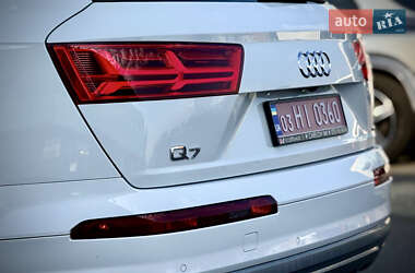 Позашляховик / Кросовер Audi Q7 2017 в 