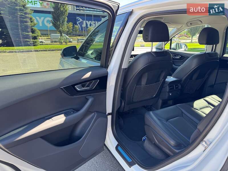 Внедорожник / Кроссовер Audi Q7 2018 в Киеве