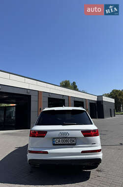 Внедорожник / Кроссовер Audi Q7 2017 в 
