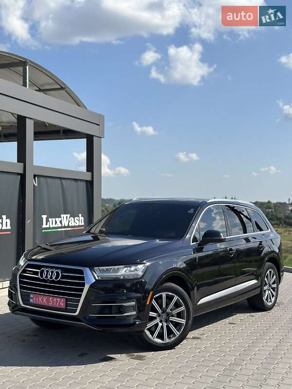 Позашляховик / Кросовер Audi Q7 2017 в 