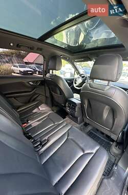 Позашляховик / Кросовер Audi Q7 2017 в 