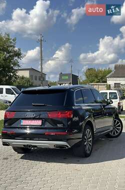 Позашляховик / Кросовер Audi Q7 2017 в 