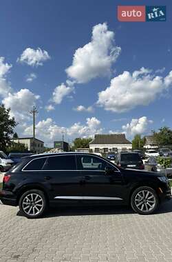 Позашляховик / Кросовер Audi Q7 2017 в 