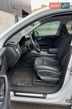 Позашляховик / Кросовер Audi Q7 2022 в 