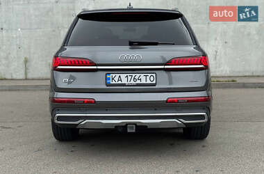 Позашляховик / Кросовер Audi Q7 2020 в 