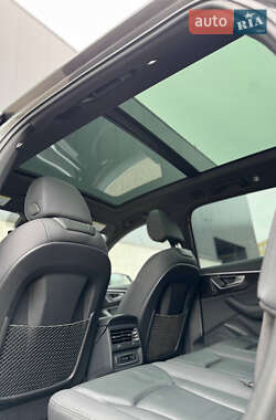 Позашляховик / Кросовер Audi Q7 2020 в 