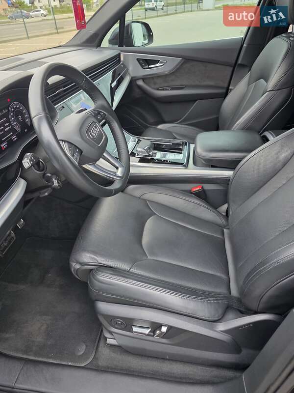 Позашляховик / Кросовер Audi Q7 2020 в Луцьку
