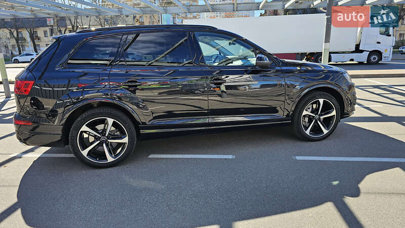Позашляховик / Кросовер Audi Q7 2018 в Обухові