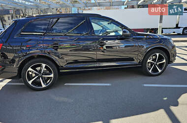 Внедорожник / Кроссовер Audi Q7 2018 в 