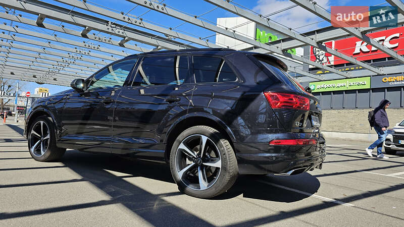 Позашляховик / Кросовер Audi Q7 2018 в Обухові