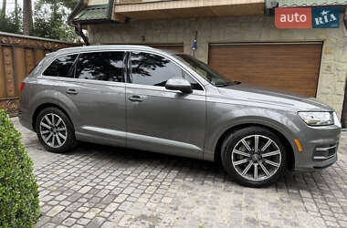 Внедорожник / Кроссовер Audi Q7 2017 в 