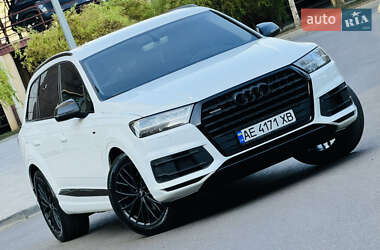 Позашляховик / Кросовер Audi Q7 2016 в 