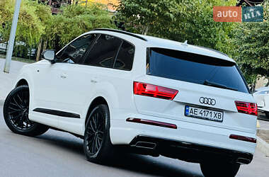 Позашляховик / Кросовер Audi Q7 2016 в 