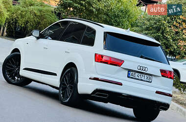 Позашляховик / Кросовер Audi Q7 2016 в 