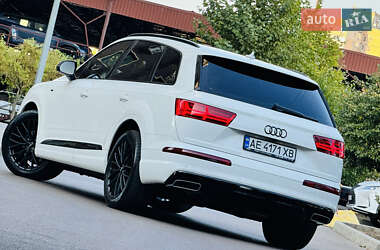 Позашляховик / Кросовер Audi Q7 2016 в 