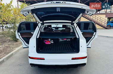Позашляховик / Кросовер Audi Q7 2016 в 