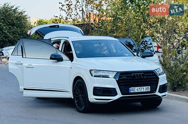 Позашляховик / Кросовер Audi Q7 2016 в 