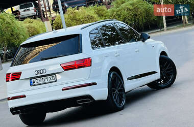 Позашляховик / Кросовер Audi Q7 2016 в 
